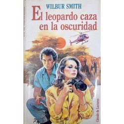 El leopardo caza en la...